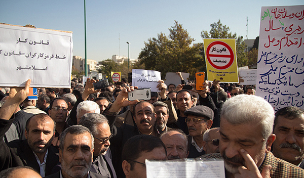 تجمع اعتراضی بیش از 5هزار کارگر در مقابل مجلس ارتجاع